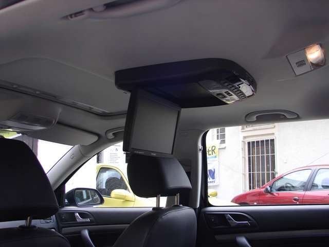 Škoda Octavia II kombi se střešním oknem - otevřený střešní monitor