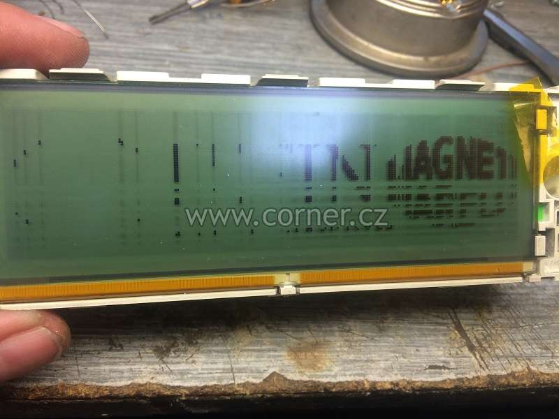 Info LCD modul z Citroen C8 Magneti Marelli 6 pinový konektor - původní stav před opravou