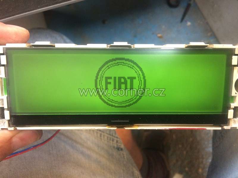 Info panel Fiat Ulysee 6 pin konektor - po opravě s novým LCD